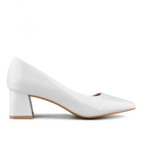 Pantofi eleganţi de damă, de culoare alb
