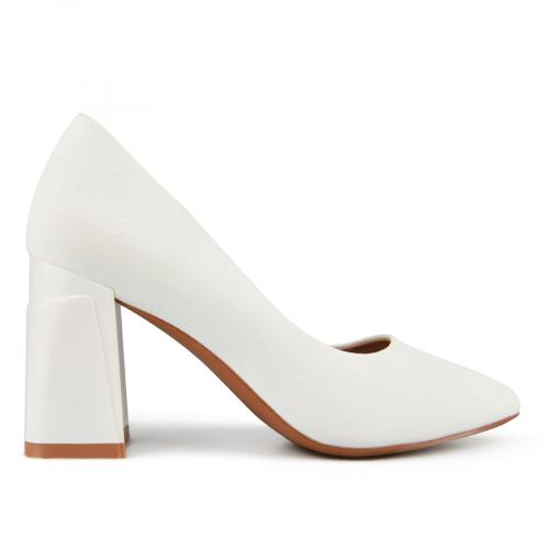 Γυναικεία κομψά παπούτσια σε λευκό χρώμα 
