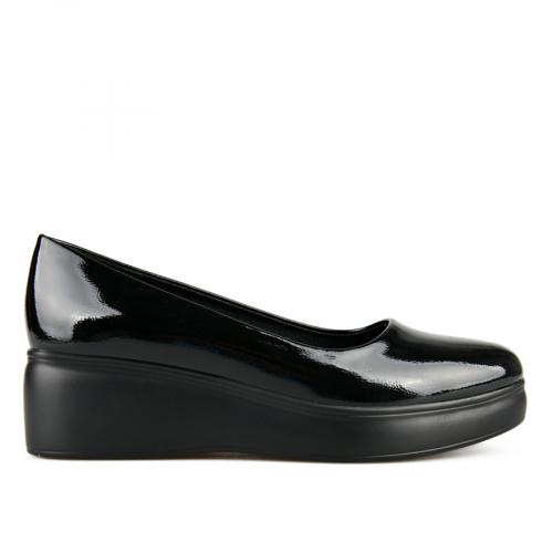 Γυναικεία καθημερινά παπούτσια σε μαύρο χρώμα με πλατφόρμα 