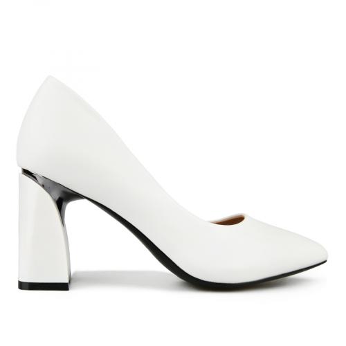 Γυναικεία κομψά παπούτσια σε λευκό χρώμα 