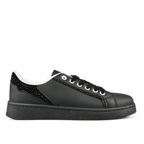 Γυναίκεια καθημερινά παπούτσια σε μαύρο χρώμα με πλατφόρμα.