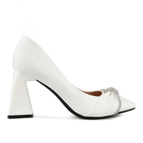 Γυναίκεια κομψά παπούτσια σε λευκό χρώμα 