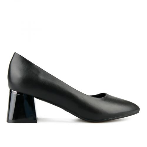 Γυναίκεια κομψά παπούτσια σε μαύρο χρώμα 