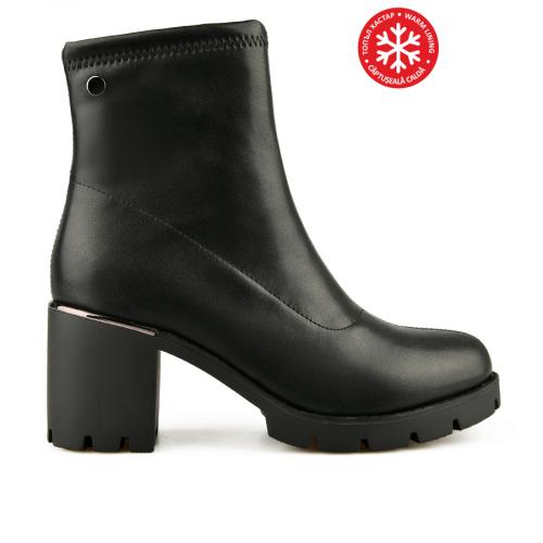 lady's elegant boots with warm lining  0154917