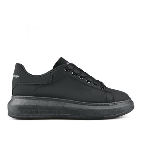 Γυναικεία παπούτσια σε μαύρο χρώμα με πλατφόρμα