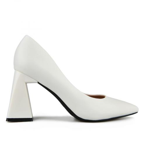 Γυναικεία κομψά παπούτσια σε με λευκό χρώμα