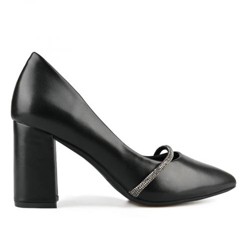 Κομψά γυναικεία παπούτσια σε μαύρο χρώμα
