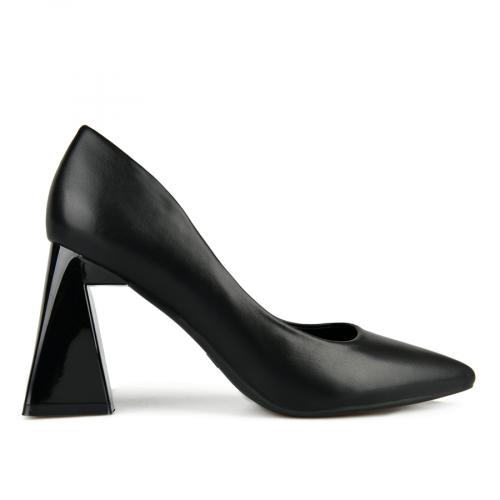 Γυναικεία κομψά παπούτσια σε μαύρο χρώμα